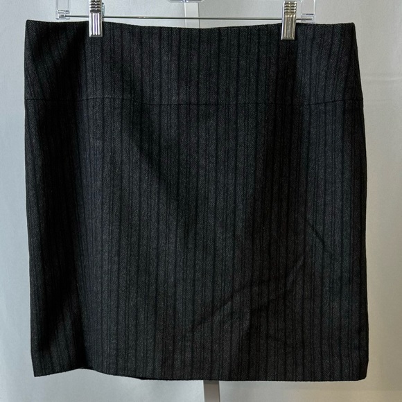Banana Republic Charcoal Gray/Black Striped Wool blend Skirt, Women's size 14 - Picture 11 of 11
